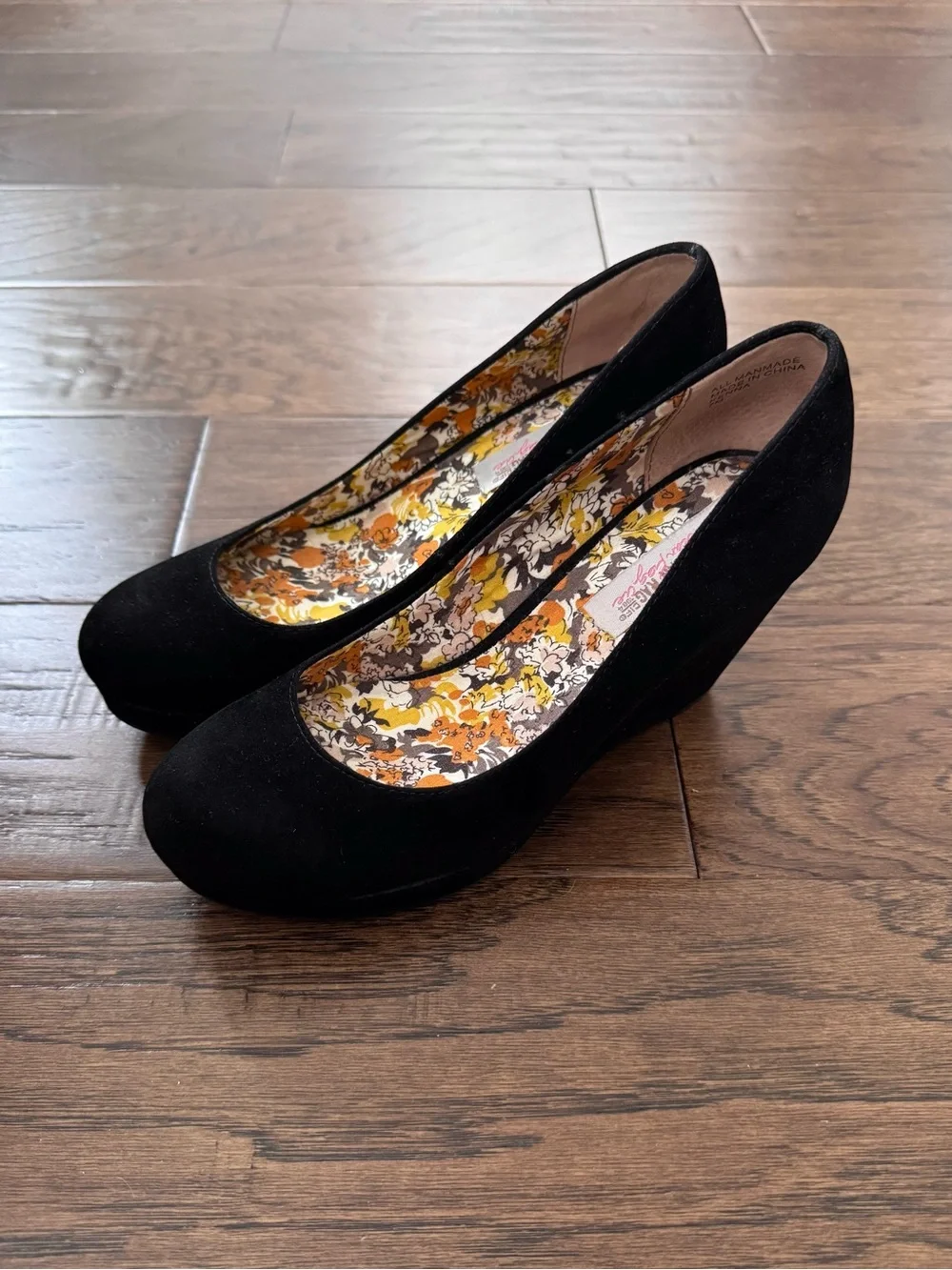 EUC American Rag Platform Pumps Black Suede Heels Size 7